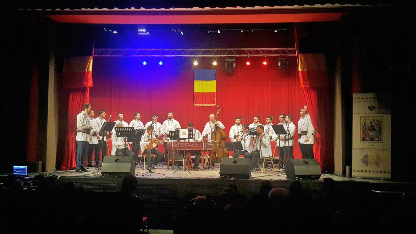 Concert de folclor şi cântece patriotice 19122