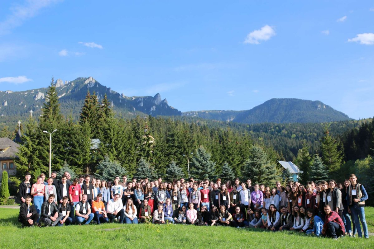 Întâlniri ale tinerilor de pe valea Muntelui Ceahlău şi ale atorenilor din judeţul Botoşani 19125