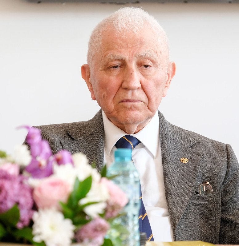 Profesorul nonagenar iubitor al Liturghiei și istoriei 19181