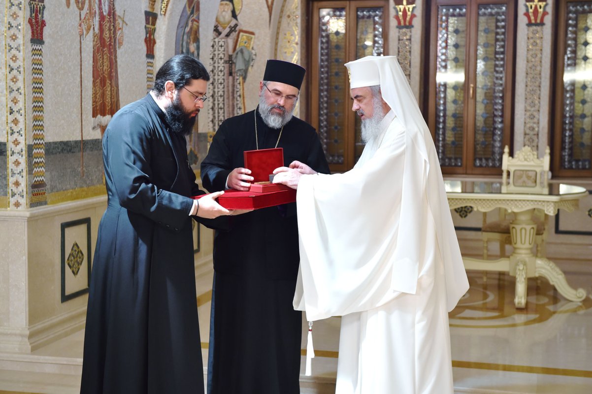 Sfinte moaşte oferite Episcopiei Ortodoxe Române a Canadei 19168