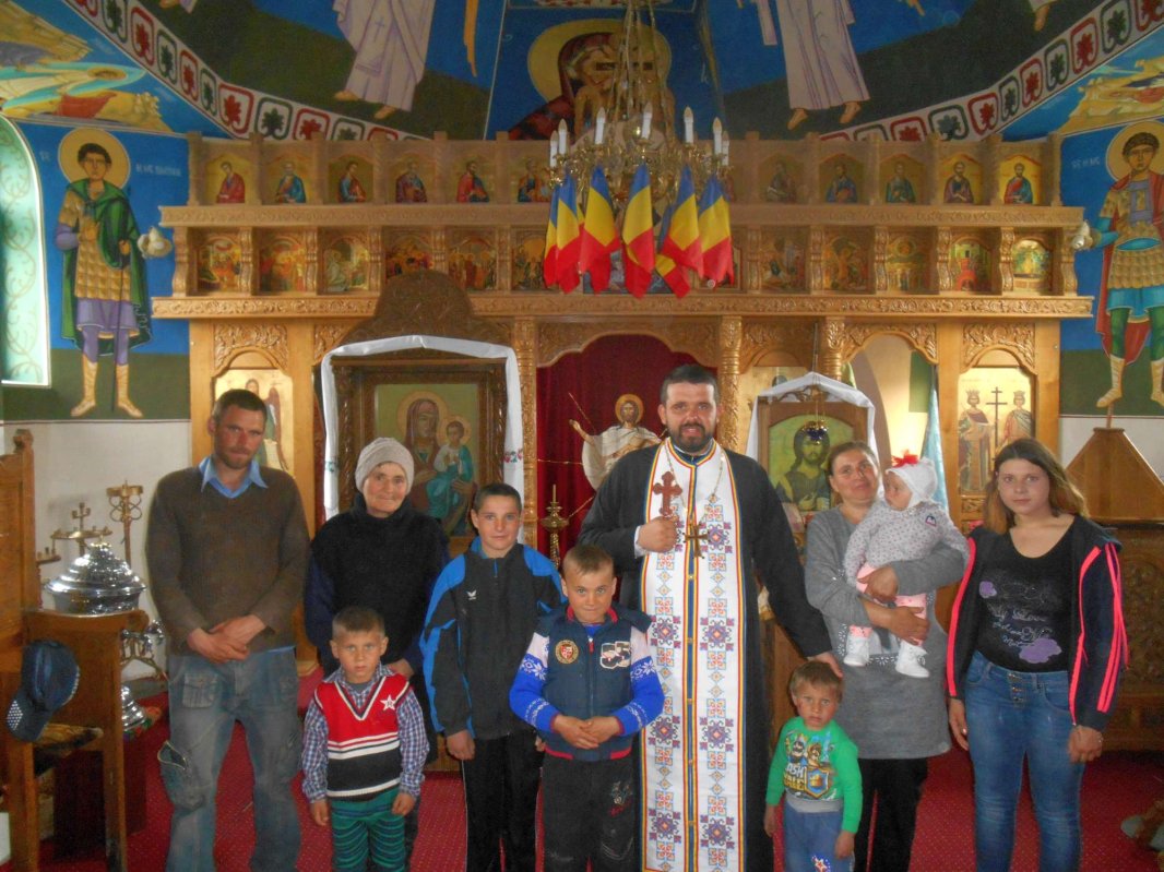 Proiect misionar „Lumini pentru lume“ în parohiile Chişcăreni şi Sat Nou - Botoşani 19064