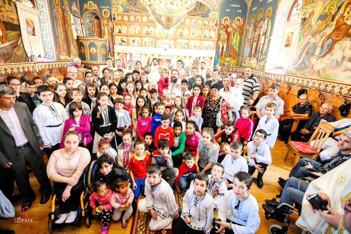 Burse pentru zeci de copii sărmani din Copşa Mică 18993