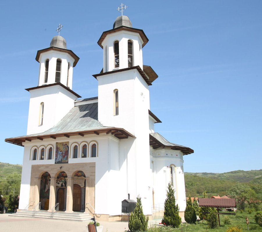 O catedrală a ținuturilor hunedorene 18955