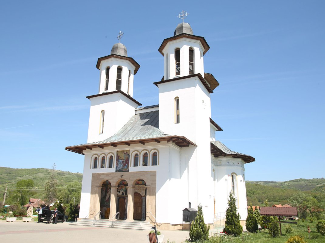 O catedrală a ținuturilor hunedorene 18957