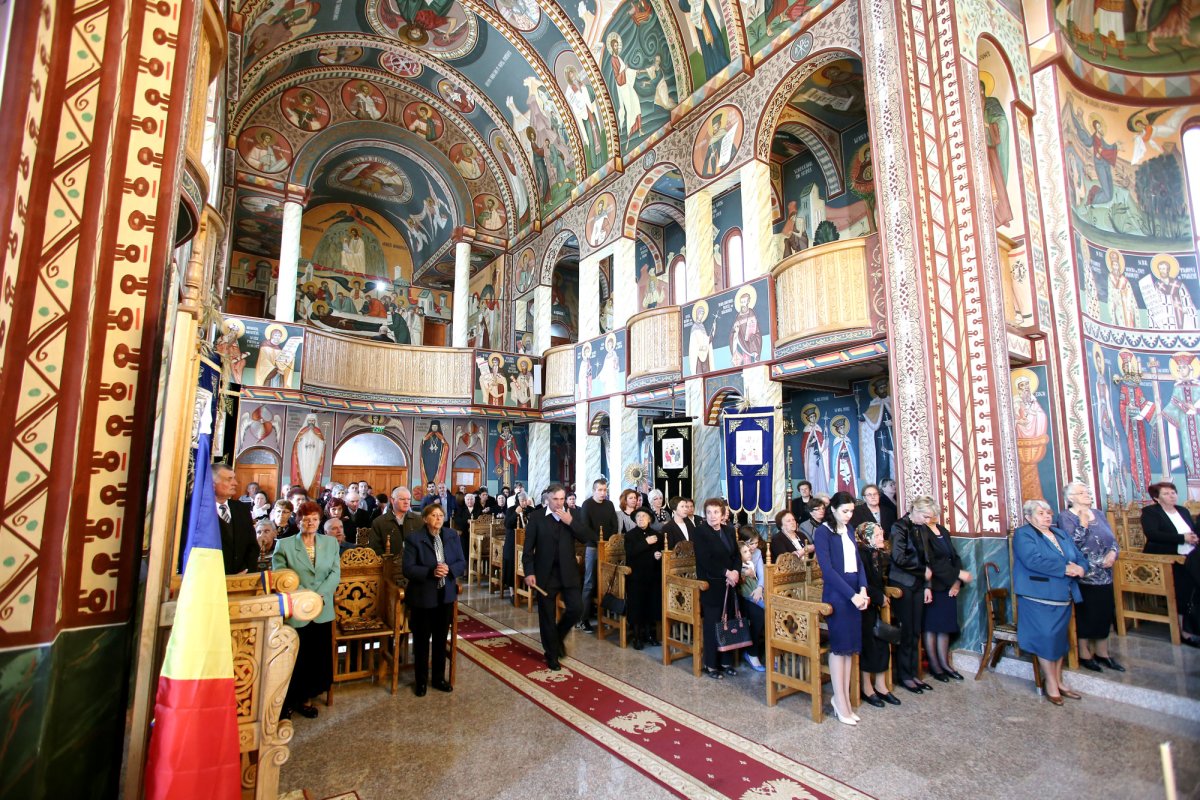 O catedrală a ținuturilor hunedorene 18958