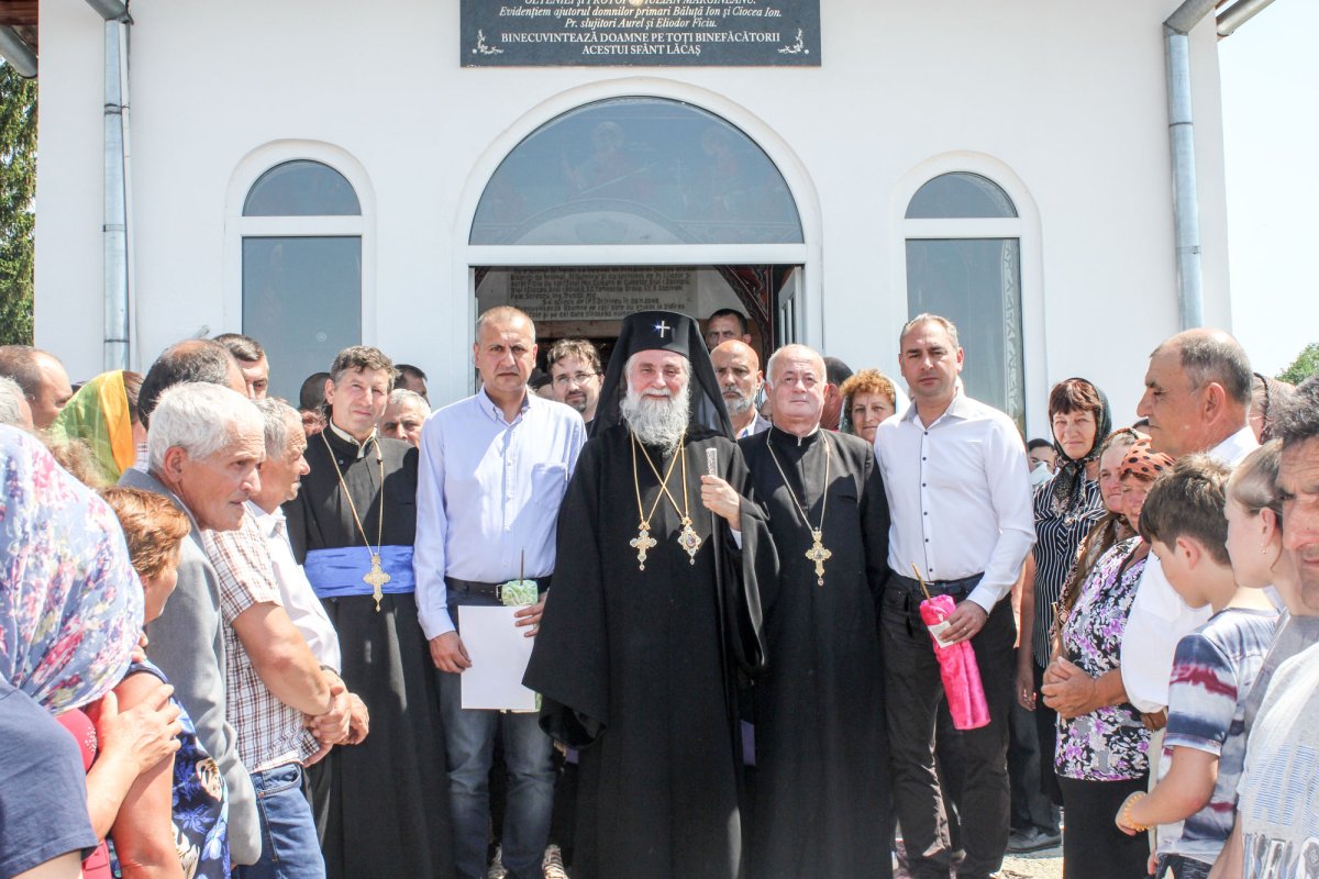 Sfinte Liturghii arhiereşti în Logreşti-Gorj şi Râmnic 18866