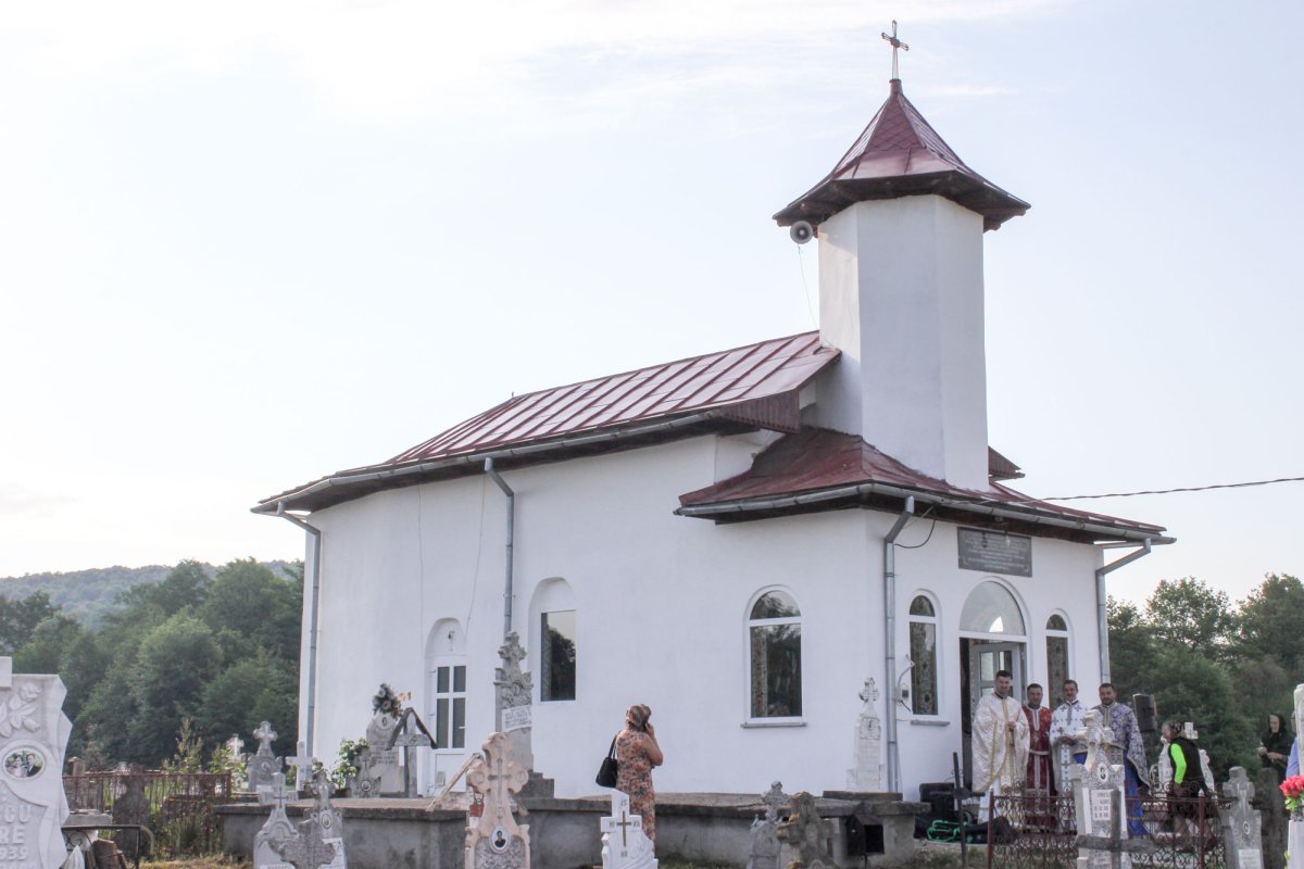 Sfinte Liturghii arhiereşti în Logreşti-Gorj şi Râmnic 18868
