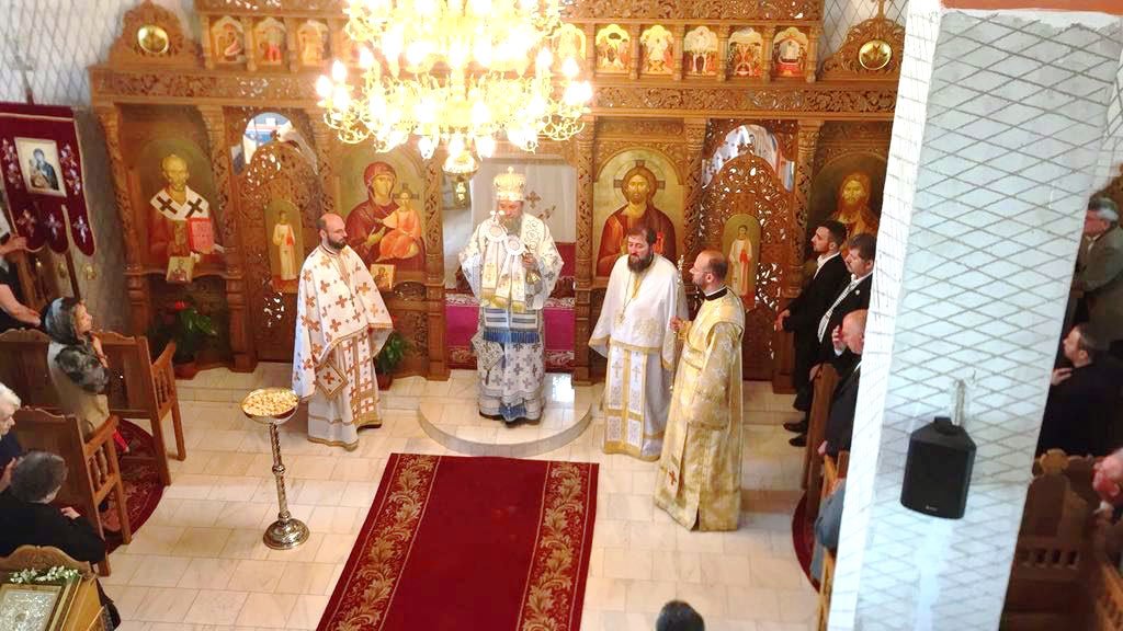 Slujiri arhiereşti şi târnosiri în Duminica a V-a după Paști 18852