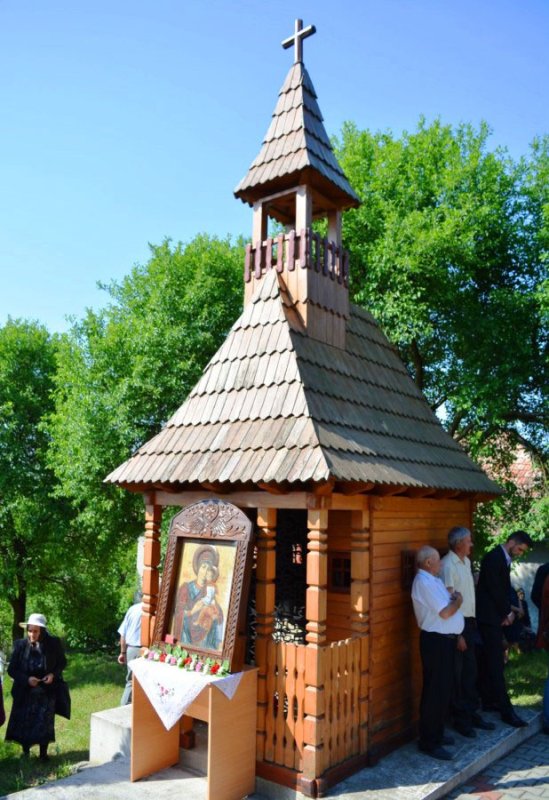 Slujiri arhiereşti şi târnosiri în Duminica a V-a după Paști 18855