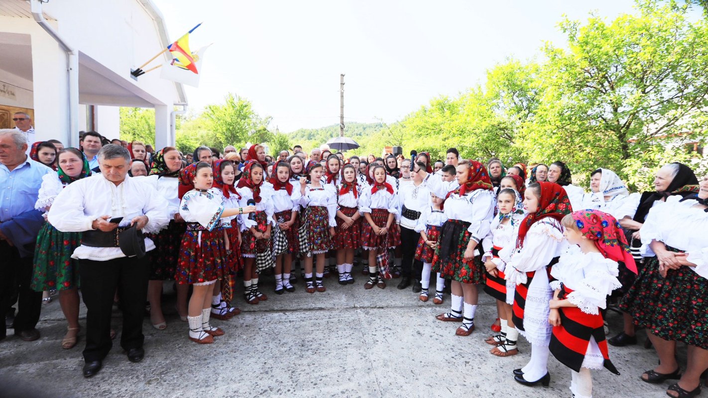 Slujiri arhiereşti şi târnosiri în Duminica a V-a după Paști 18861