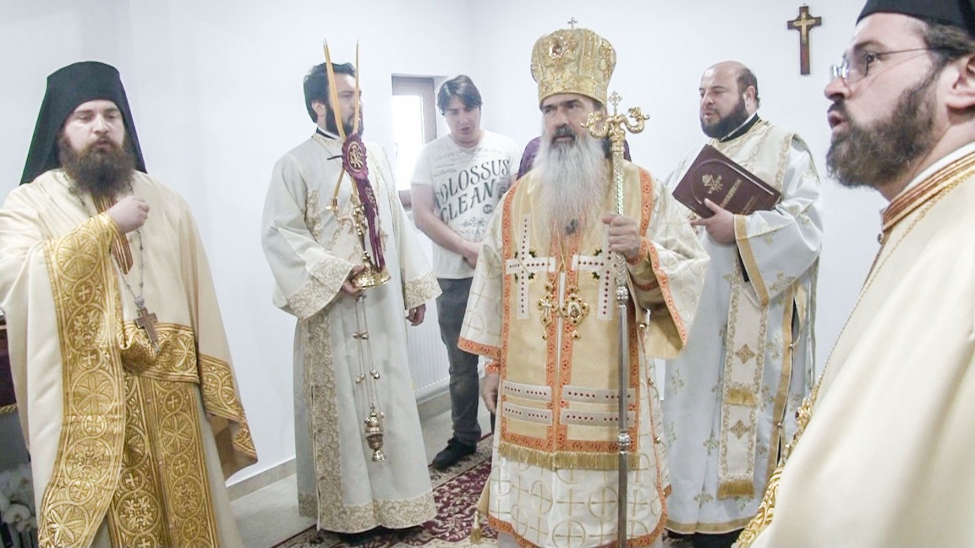 Vizite arhierești și sfințiri de biserici 18885