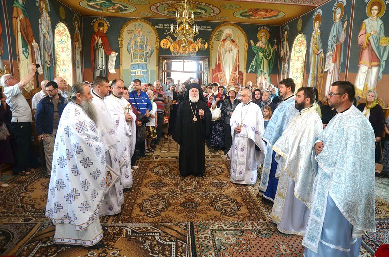 Vizite arhierești și sfințiri de biserici 18890