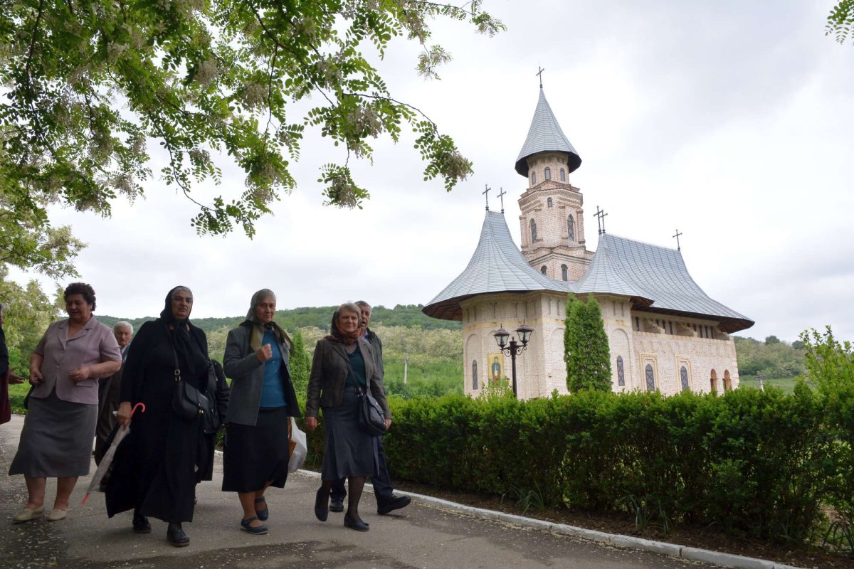 Liturghie arhierească oficiată de către PS Calinic Botoşăneanul 18701