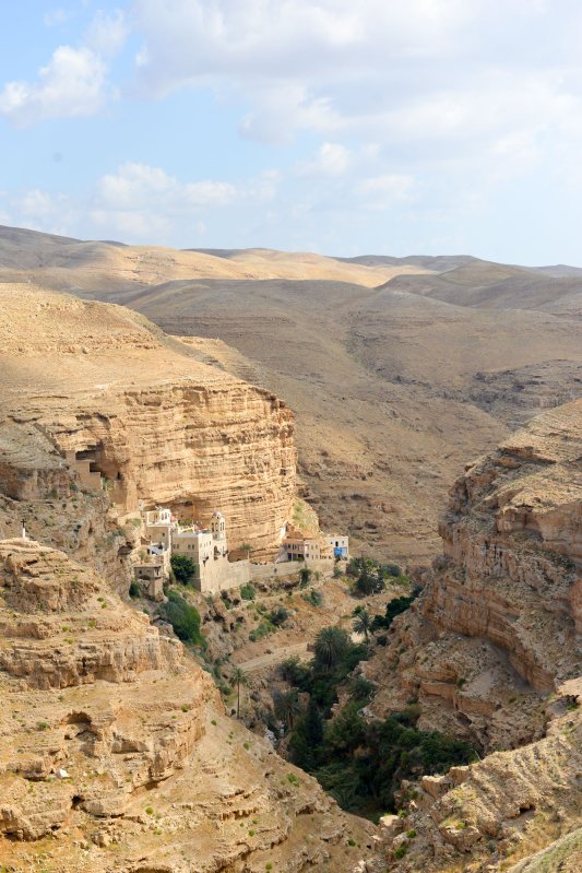 Protosinghelul Veniamin Acojocăriţei, pelerin pe urmele Domnului 18765