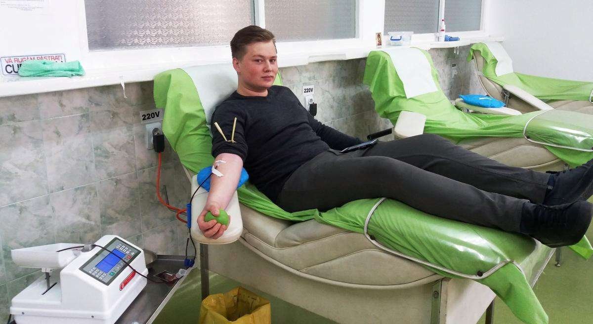 Campanie la Seminarul „Sf. Gheorghe“ din Botoşani pentru donare de sânge 18648