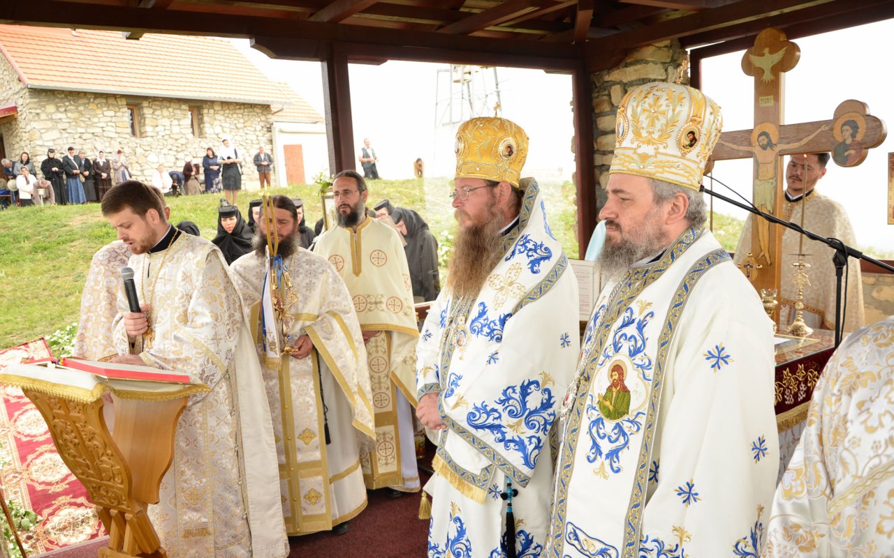 Hram la Mănăstirea Măgura, judeţul Hunedoara 18659