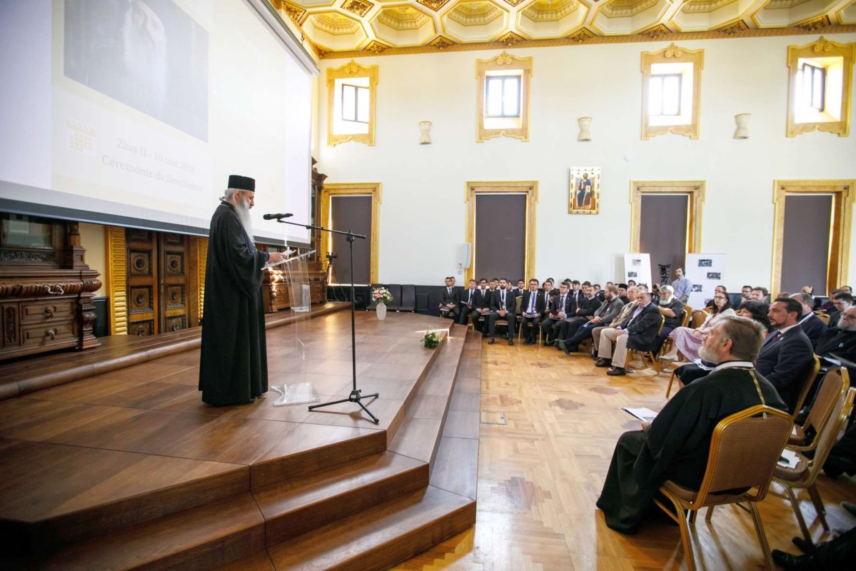 „Identitatea nu se defineşte prin delimitări faţă de alţii“ 18641