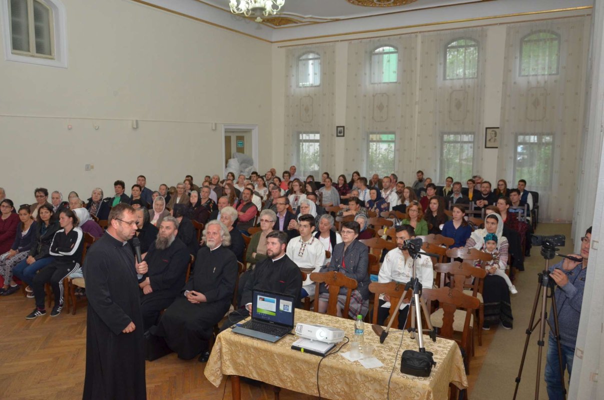 „Revelaţia dumnezeiască - Sfânta Scriptură“, la Botoşani 18645