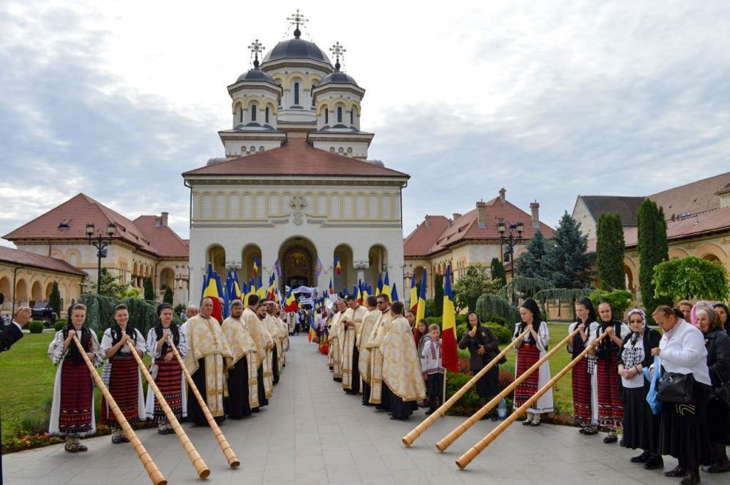 Pelerini băcăuani la Catedrala Alba Iulia 18619