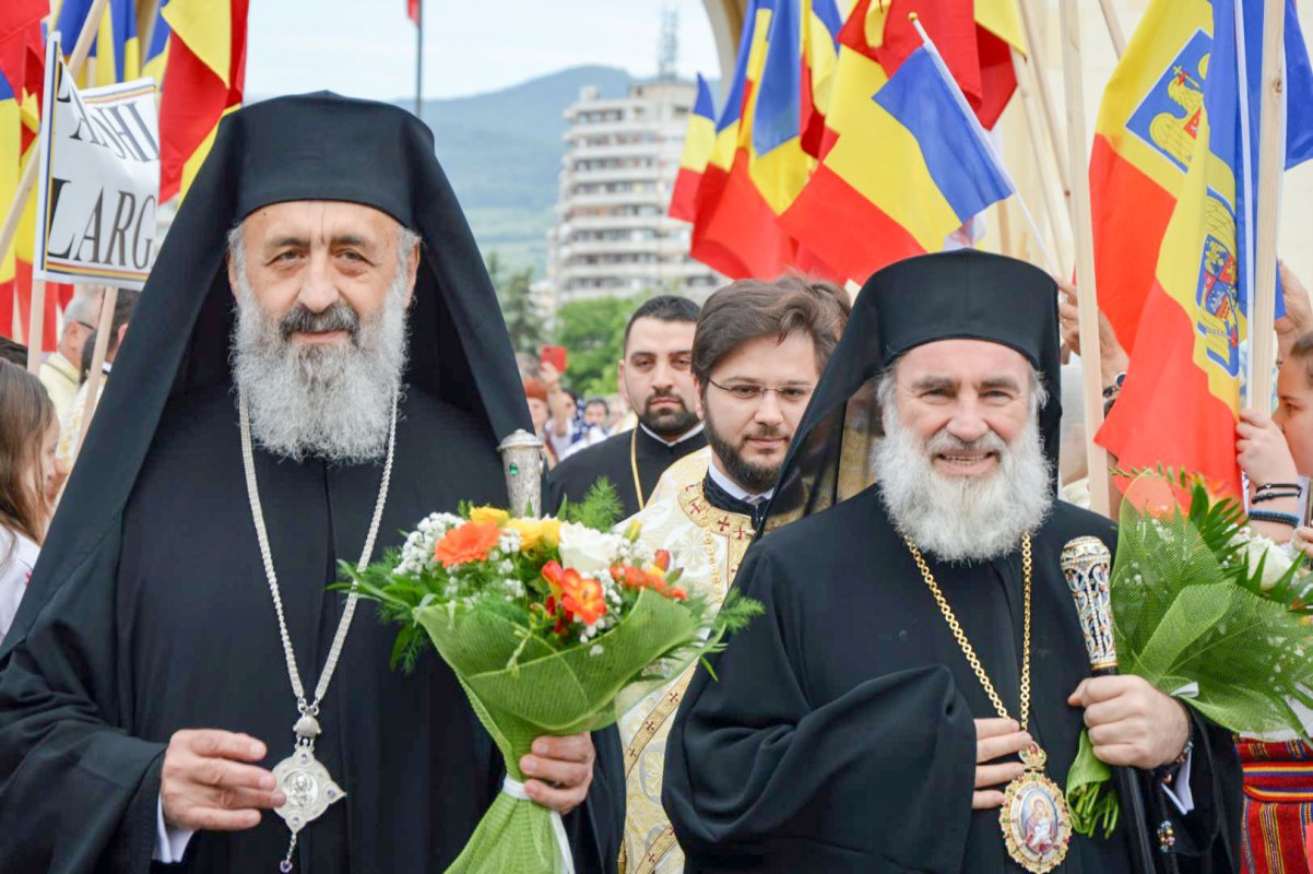 Pelerini băcăuani la Catedrala Alba Iulia 18623
