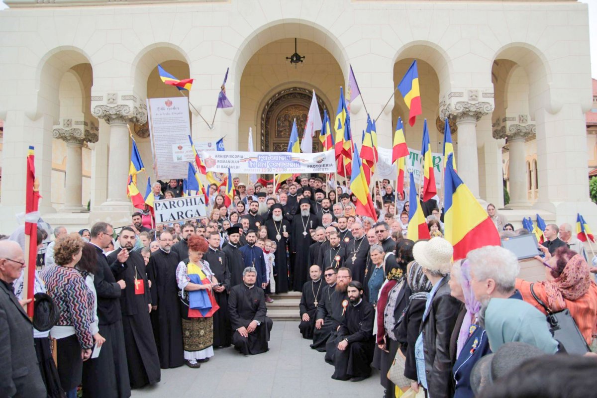 Pelerini băcăuani la Catedrala Alba Iulia 18624