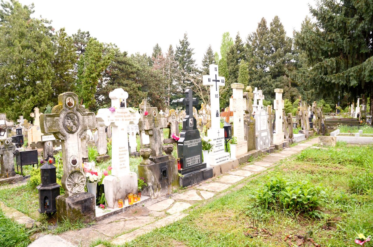 Cimitirul, loc de reflecție și sfințenie 18525