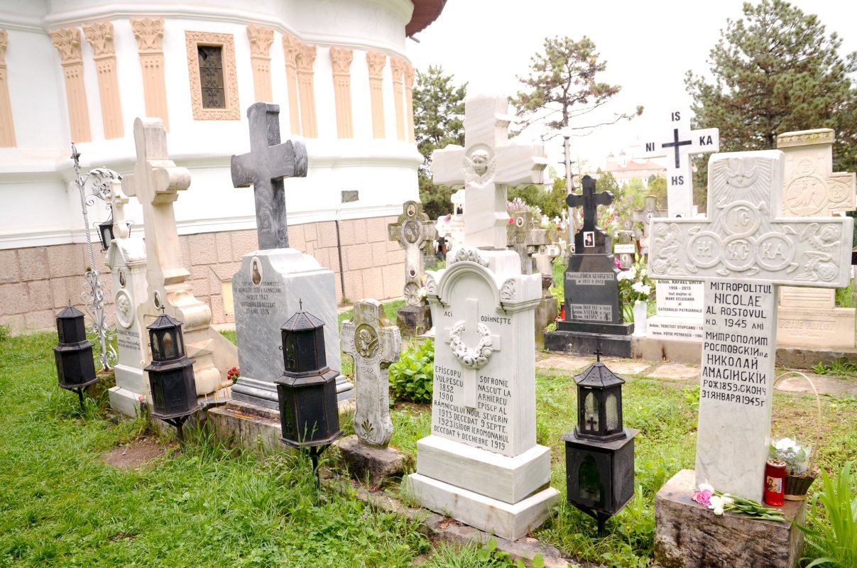 Cimitirul, loc de reflecție și sfințenie 18527