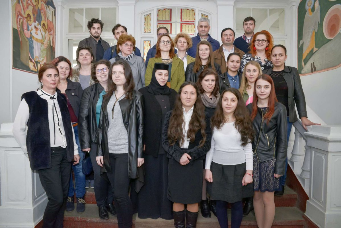 Secţia de Teologie Ortodoxă Asistenţă Socială, „o frumuseţe pe care o percepi cu sufletul“ 18418