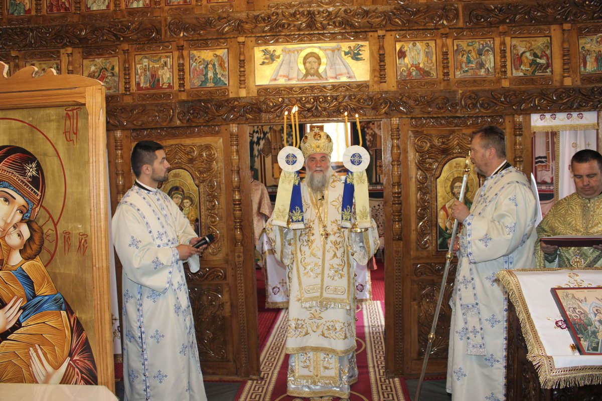 Sfințirea bisericii Parohiei Vârtop din Gorj 18447