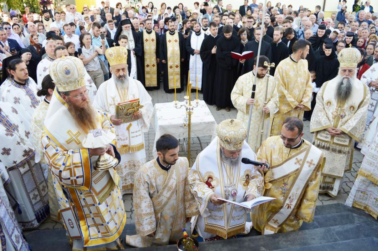 Sfinţiri şi slujiri arhiereşti în a VI-a Duminică după Paști 18428