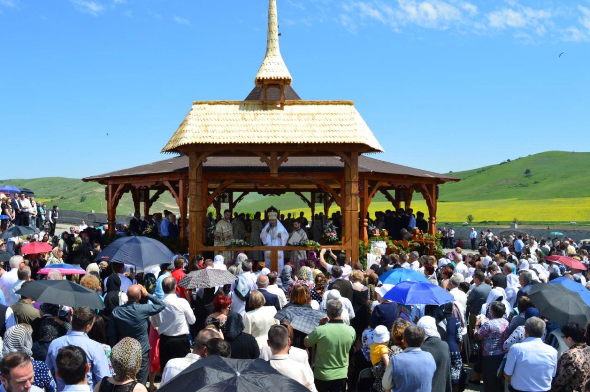 Sfinţiri şi slujiri arhiereşti în a VI-a Duminică după Paști 18431