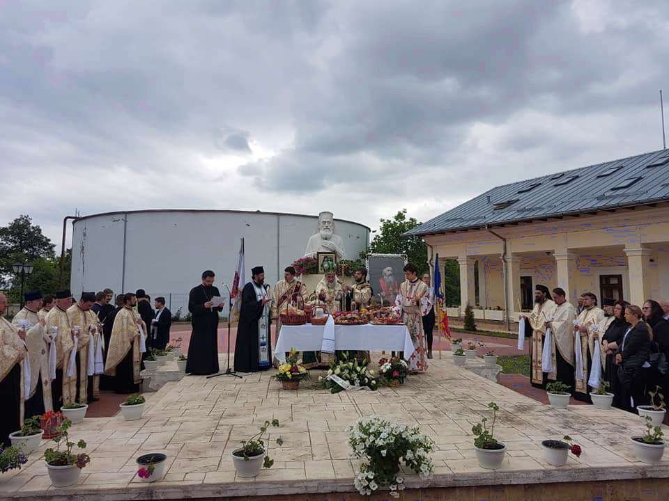 Episcopul Melchisedec Ştefănescu, evocat la Roman 18319