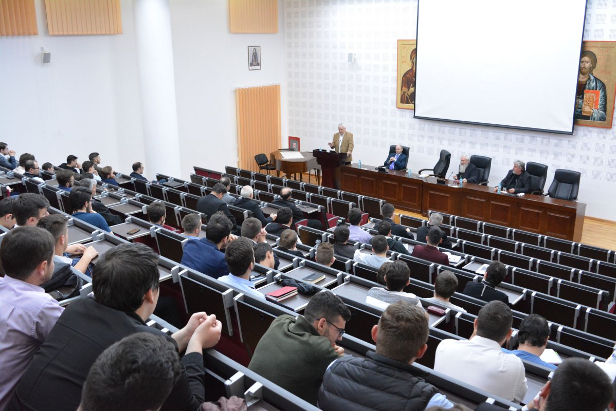 Conferinţă a istoricului Liviu Maior despre Biserica română şi Marea Unire, la facultatea de Teologie Ortodoxă clujeană 18210