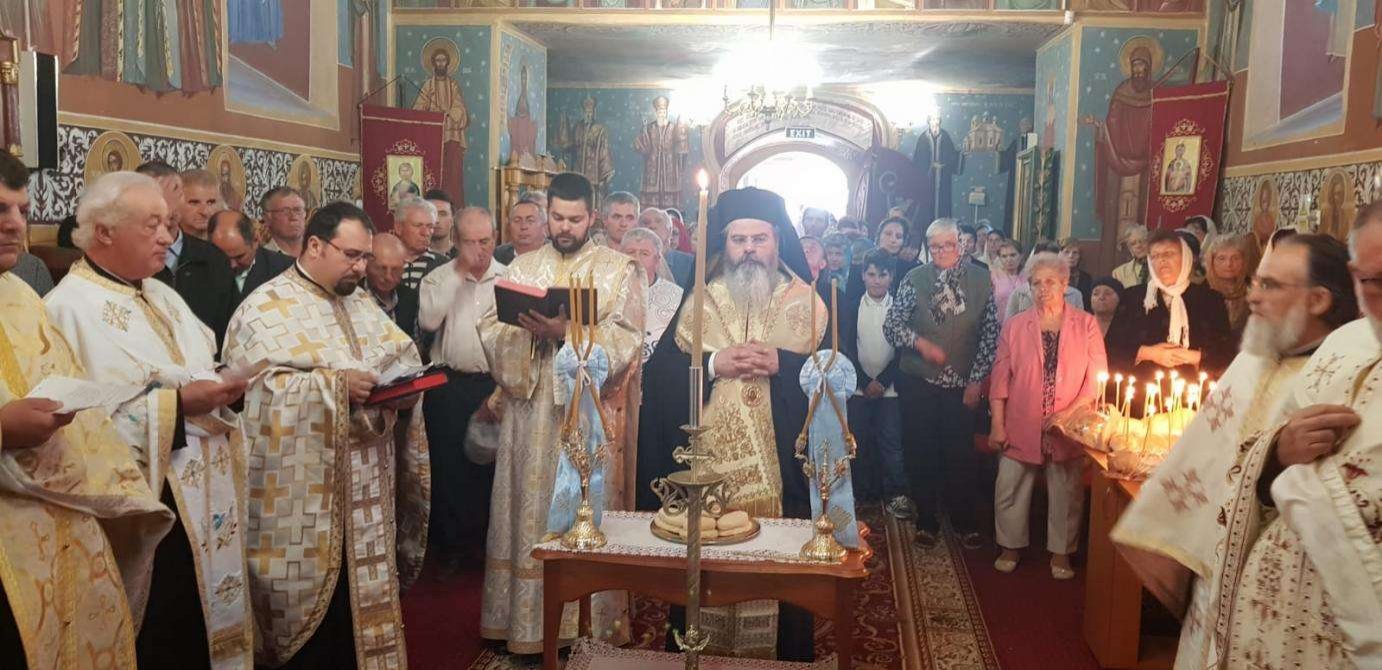 Vecernie arhierească la Biserica „Înălţarea Domnului“ din Huşi  18191