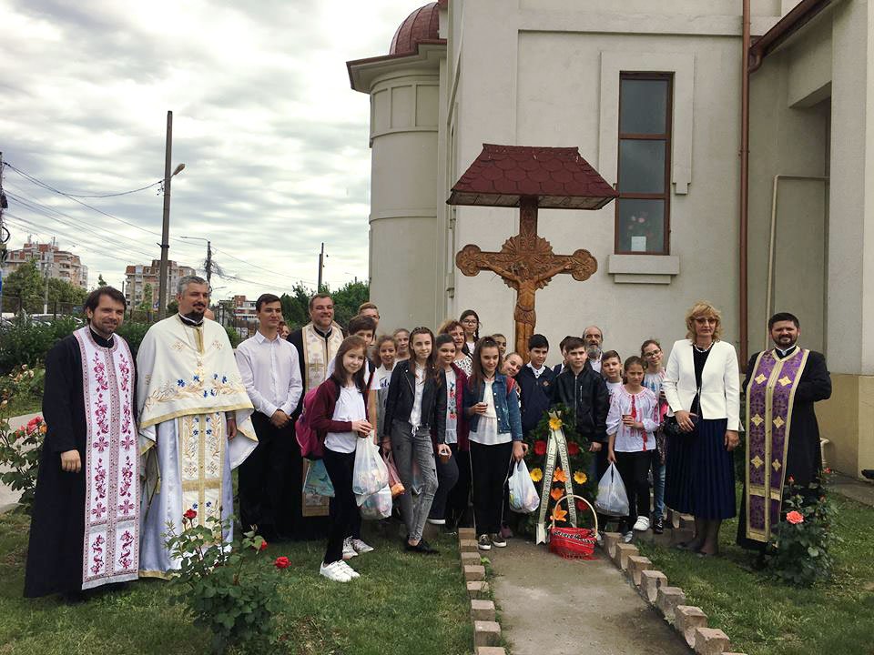 Slujbe de pomenire a eroilor în parohiile oltene 18138