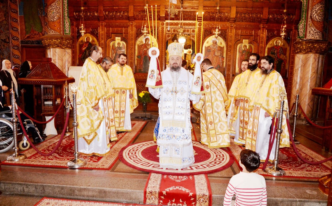Slujiri arhiereşti la praznicul Înălţării Domnului şi cinstire pentru eroi 18116