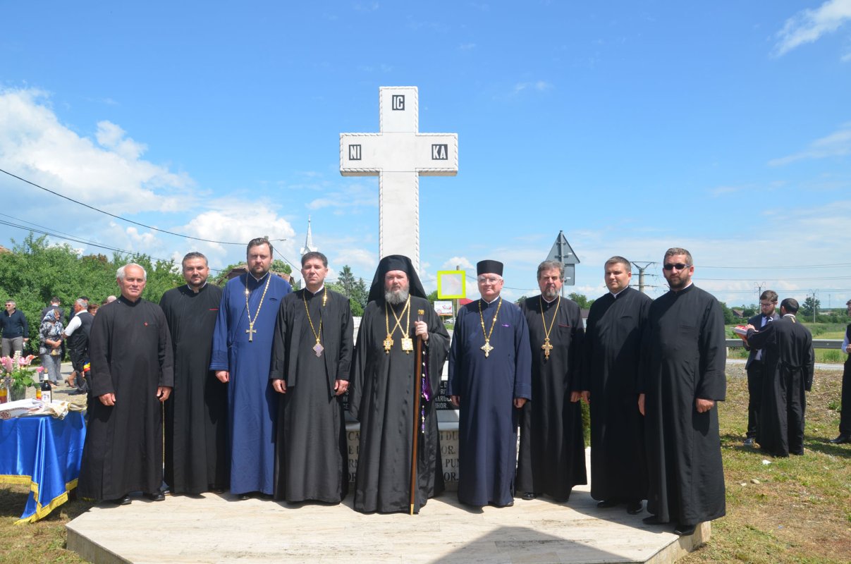 Slujiri arhiereşti la praznicul Înălţării Domnului şi cinstire pentru eroi 18117