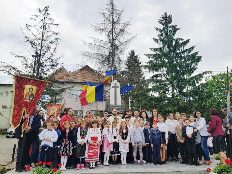 Slujiri arhiereşti la praznicul Înălţării Domnului şi cinstire pentru eroi 18118