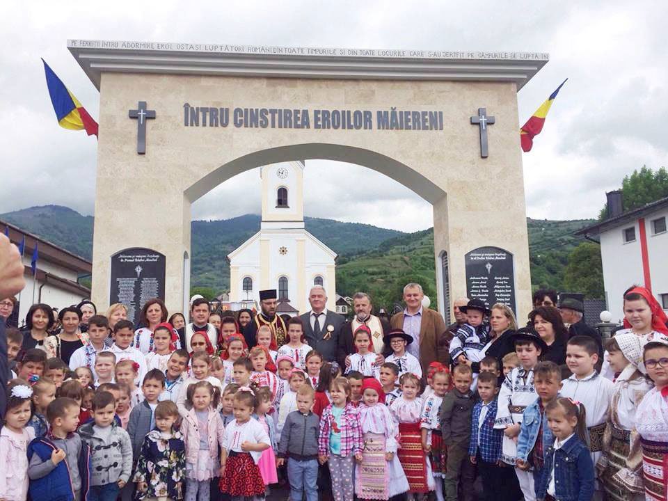 Slujiri arhiereşti la praznicul Înălţării Domnului şi cinstire pentru eroi 18121