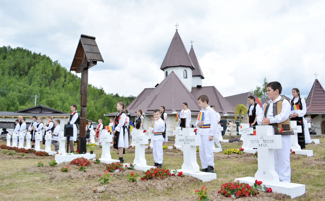 Slujiri arhiereşti la praznicul Înălţării Domnului şi cinstire pentru eroi 18122
