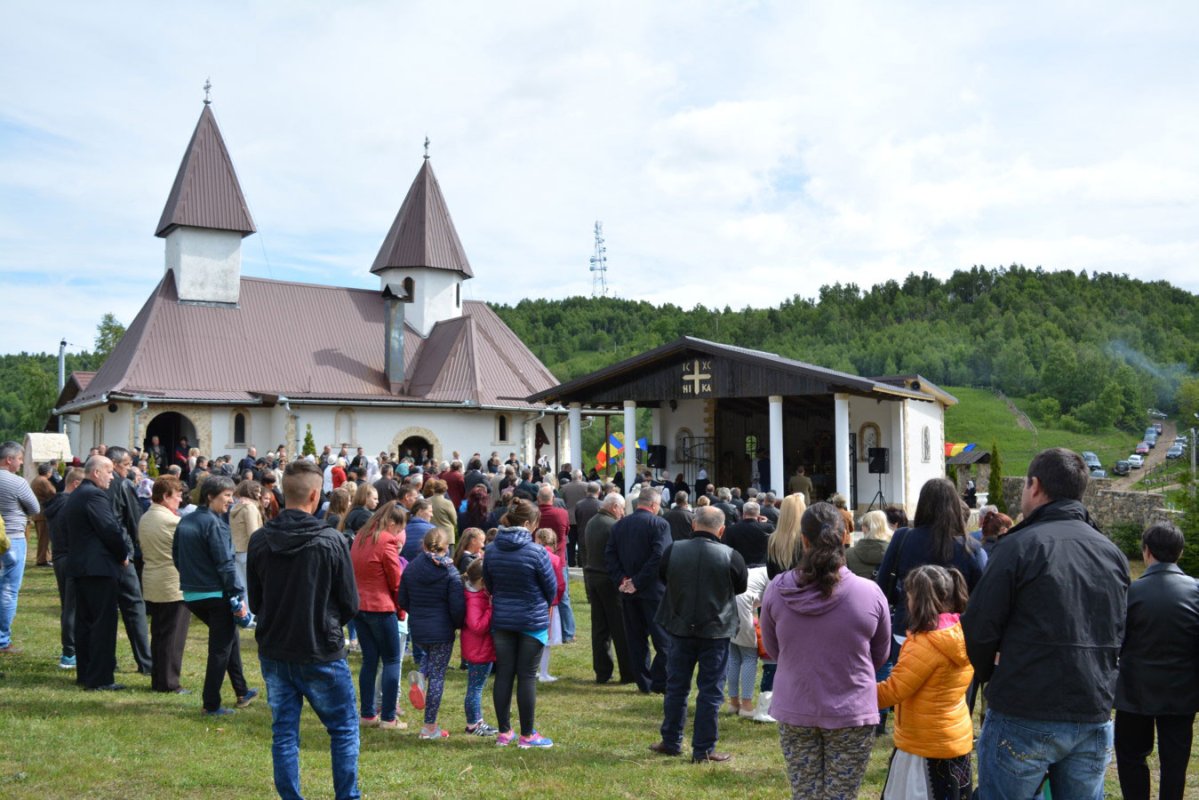 Slujiri arhiereşti la praznicul Înălţării Domnului şi cinstire pentru eroi 18124