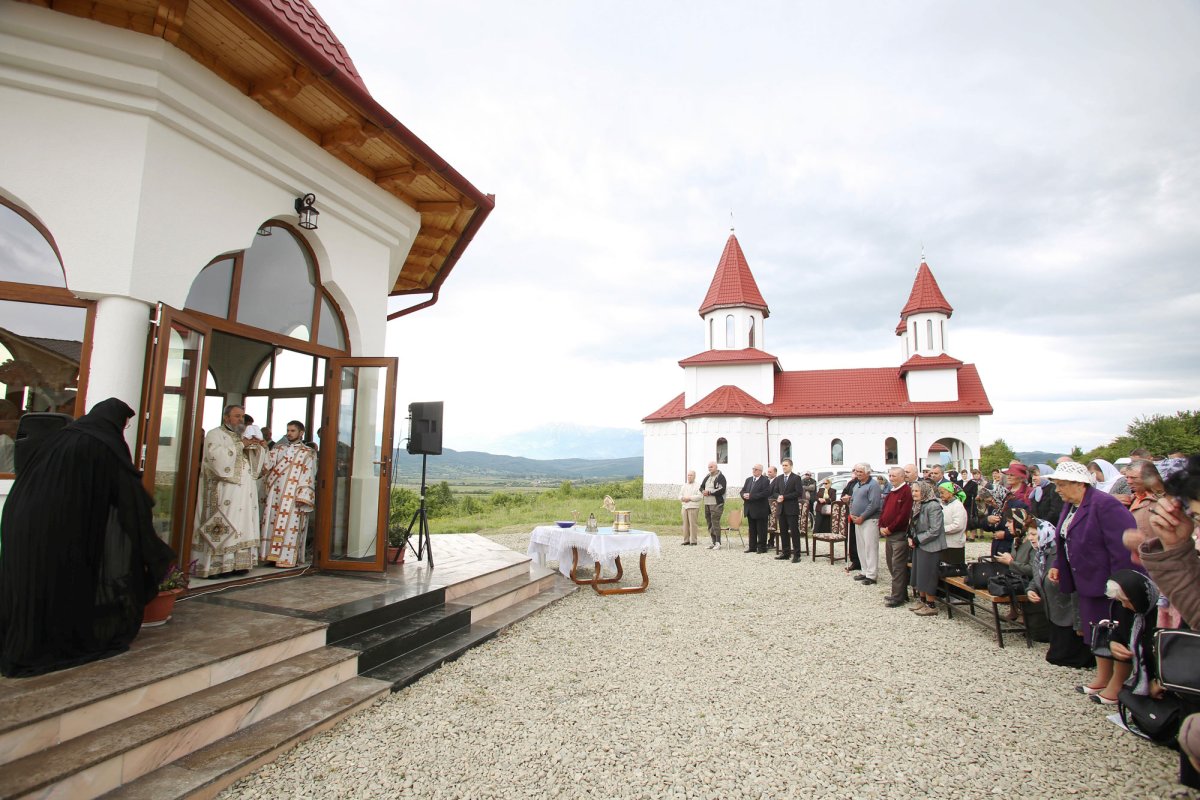 Slujiri arhiereşti la praznicul Înălţării Domnului şi cinstire pentru eroi 18131