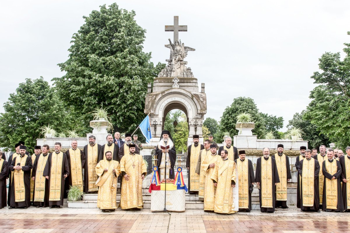 Ziua Eroilor în Mitropolia Munteniei și Dobrogei 18169