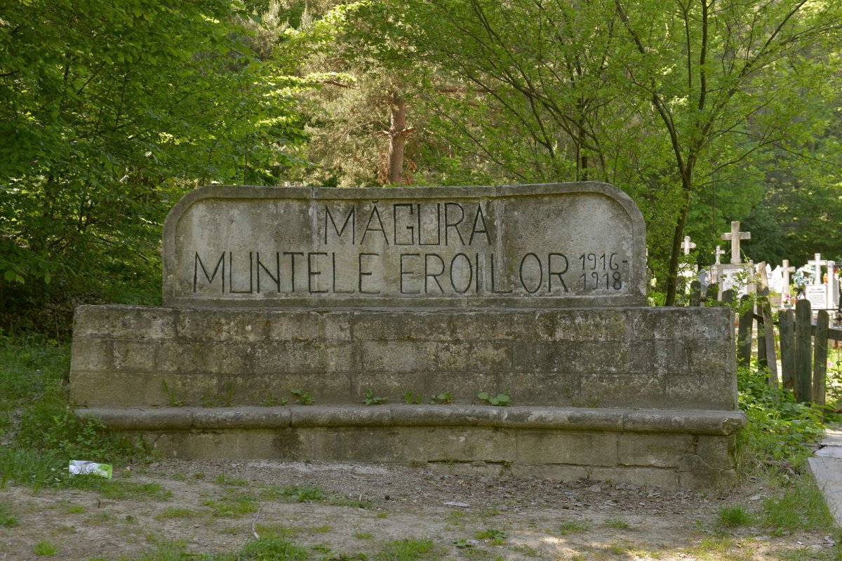 Măgura Ocnei, candela reaprinsă în memoria eroilor 18393