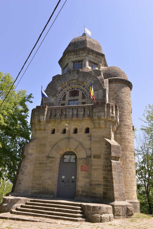 Măgura Ocnei, candela reaprinsă în memoria eroilor 18394