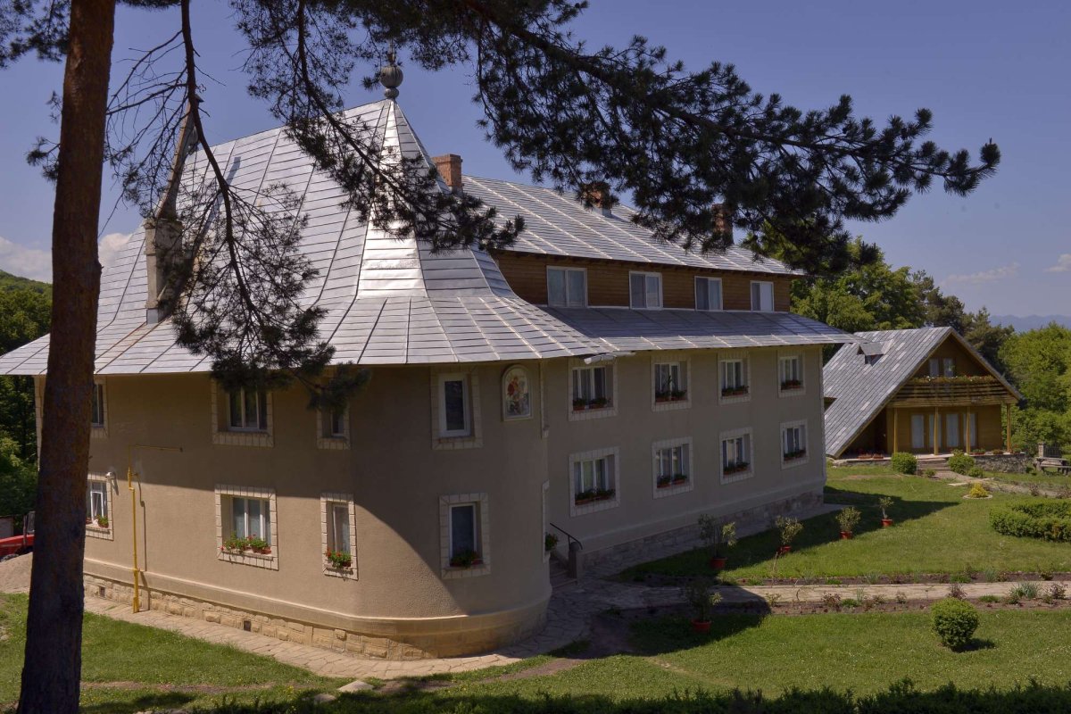 Măgura Ocnei, candela reaprinsă în memoria eroilor 18397