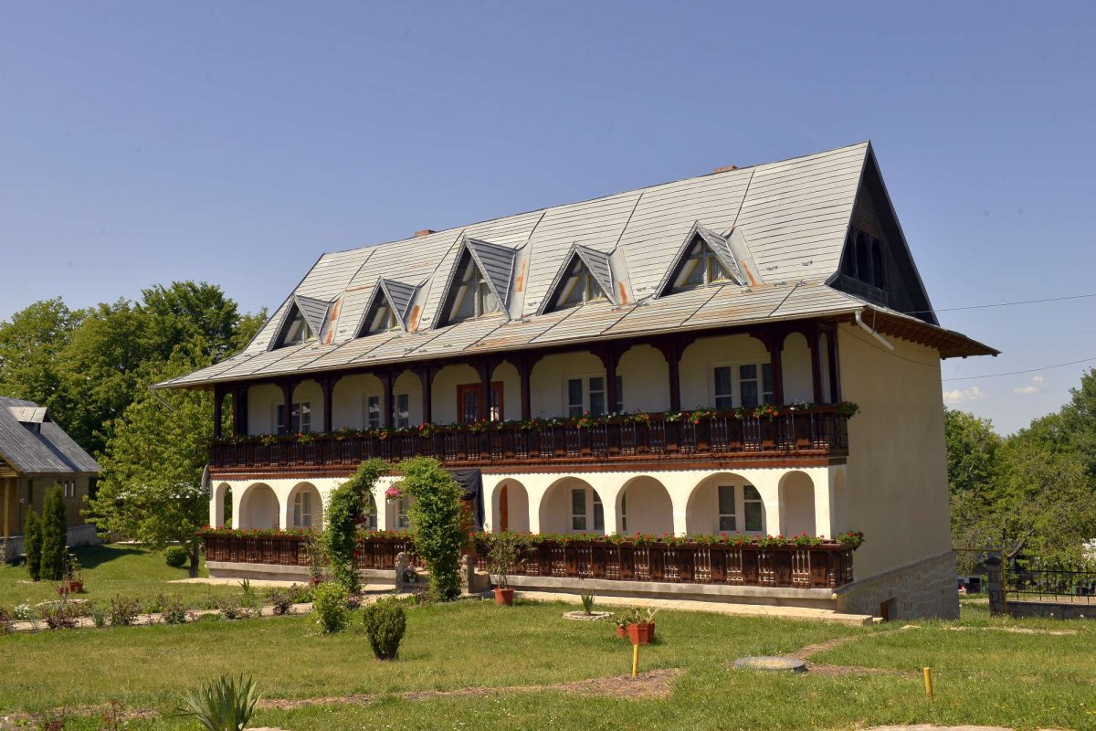 Măgura Ocnei, candela reaprinsă în memoria eroilor 18398