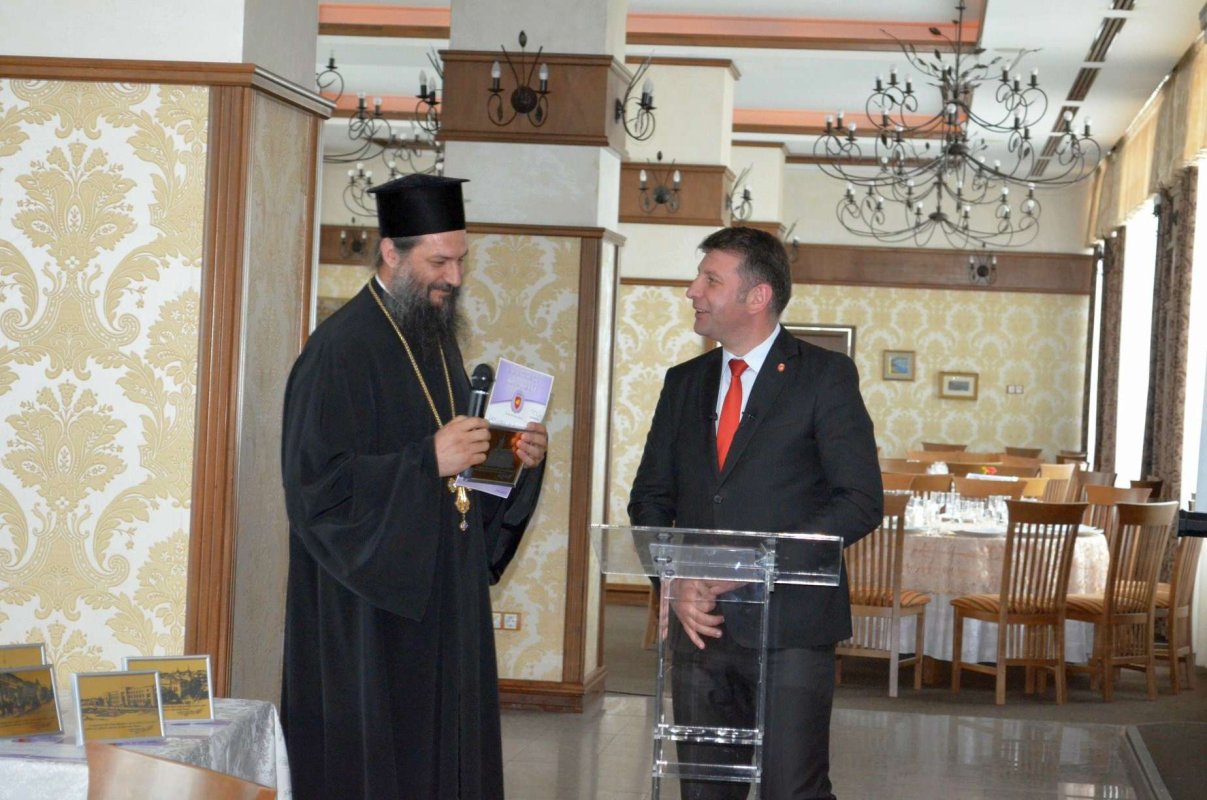 Decernarea premiilor Galei Excelenţei Romaşcane 18030