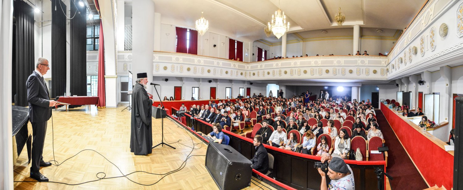 Elevi olimpici, premiați în București 18076