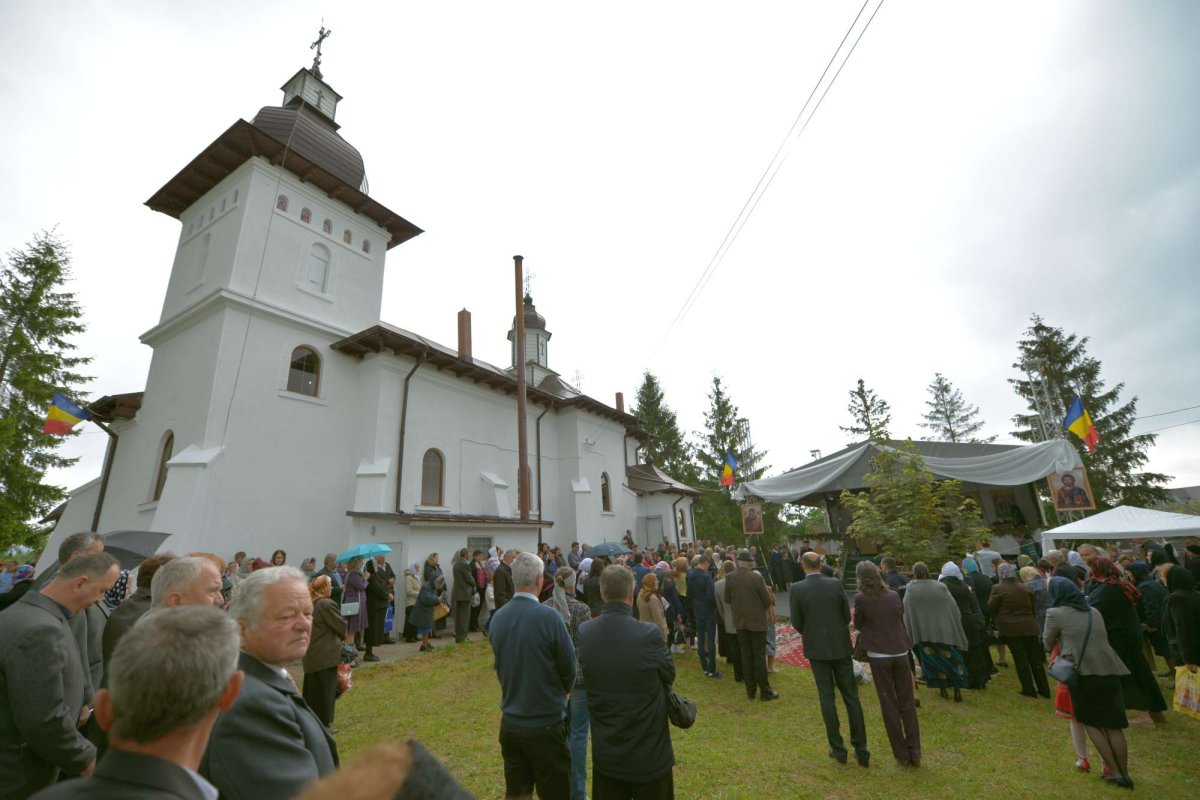 IPS Teofan: „A aparţine Bisericii înseamnă a-L cunoaşte pe Dumnezeu“ 18026